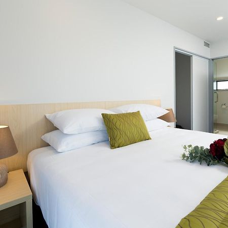 2 On Whiteleigh And 239 On Lincoln Motel Christchurch Eksteriør billede A bedroom at the hotel