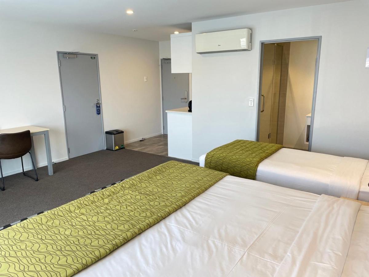2 On Whiteleigh And 239 On Lincoln Motel Christchurch Eksteriør billede A typical studio apartment