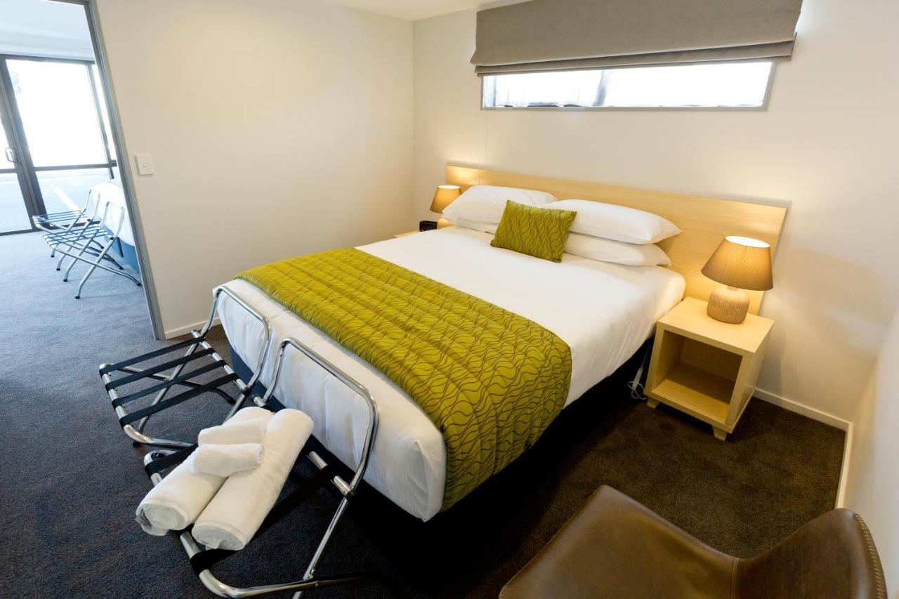 2 On Whiteleigh And 239 On Lincoln Motel Christchurch Eksteriør billede A bedroom at the hotel