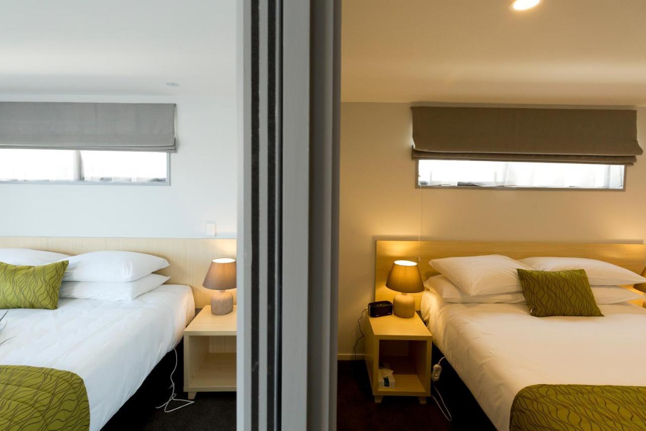 2 On Whiteleigh And 239 On Lincoln Motel Christchurch Eksteriør billede A typical Studio apartment