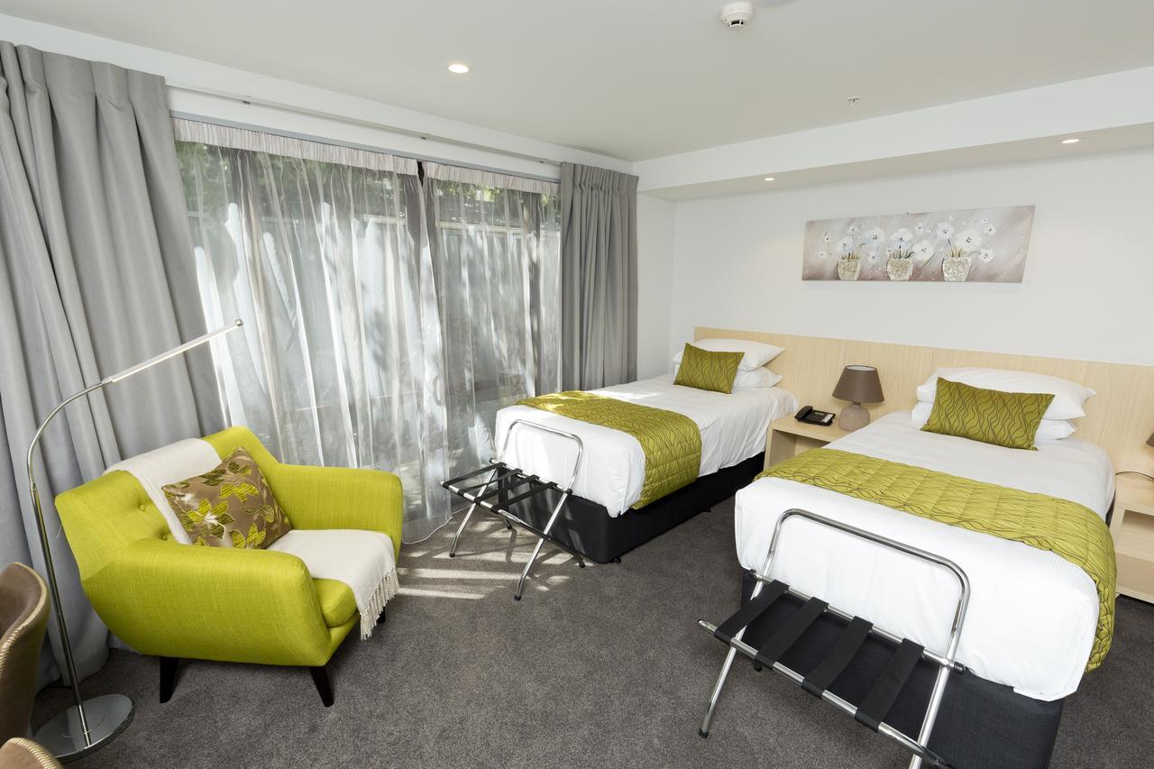 2 On Whiteleigh And 239 On Lincoln Motel Christchurch Eksteriør billede A typical room at the hotel