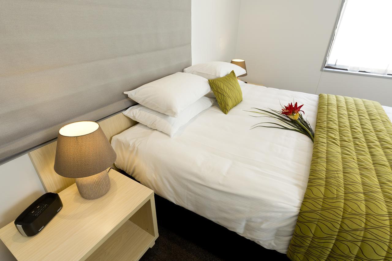 2 On Whiteleigh And 239 On Lincoln Motel Christchurch Eksteriør billede A bedroom at the hotel