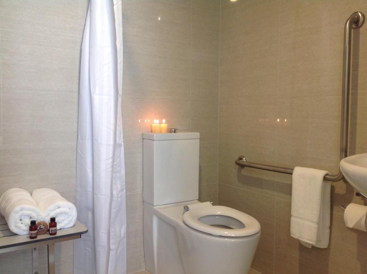 2 On Whiteleigh And 239 On Lincoln Motel Christchurch Eksteriør billede A wet room
